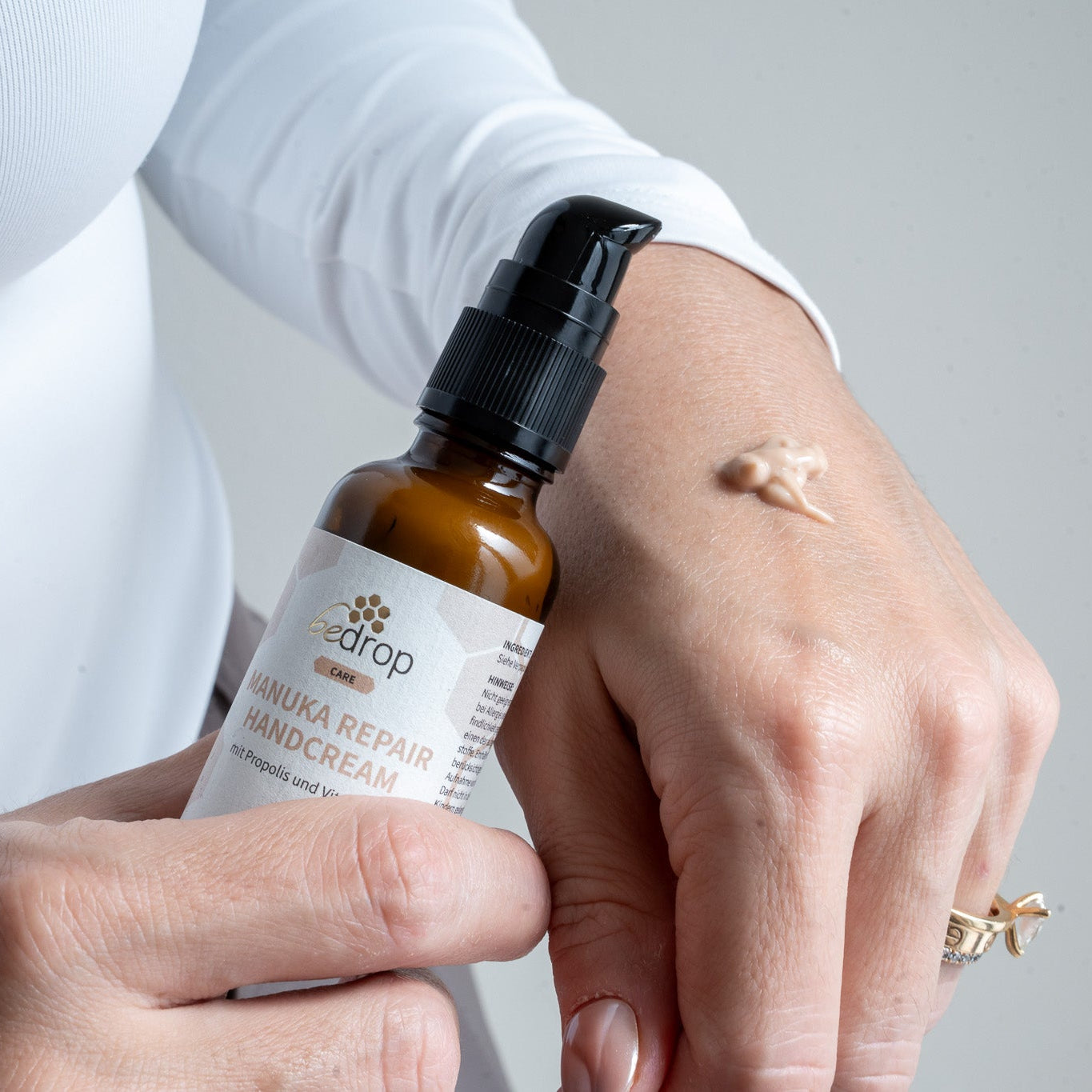 Manuka Repair Handcream / Handcreme mit Manuka Honig, Propolis und Vitamin A - 25ml