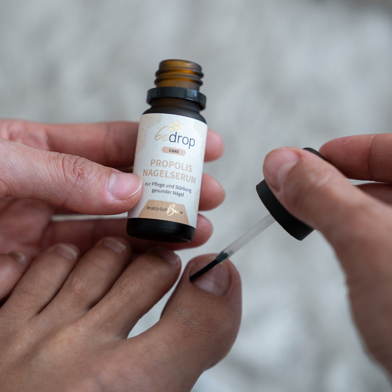 Propolis Nagelserum - Nagelpflege mit hochdosiertem Propolis & 4 ätherischen Ölen - 10ml